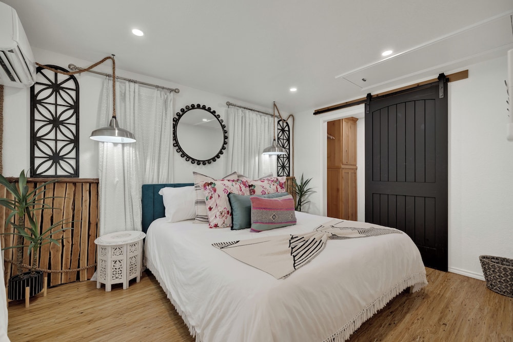 Poplar Place Soho With Hot Tub - 6 Blks to Main St