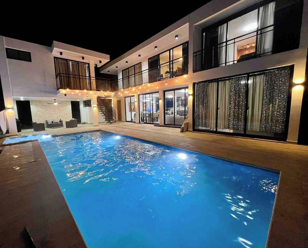 Elegant, Modern Style Villa in Playa Nueva Romana2