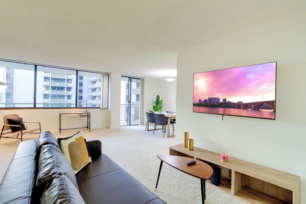 Close to Airport in Crystal City
