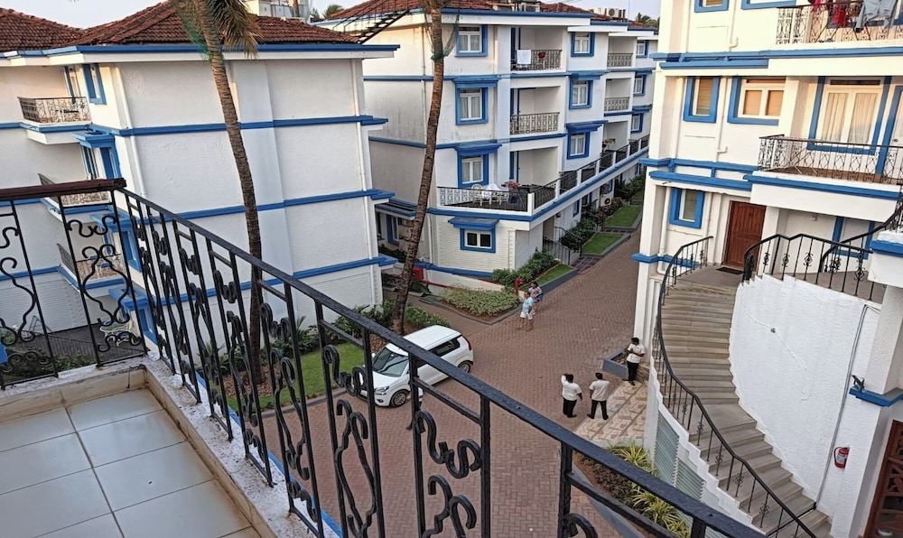 Fabhotel Park Grand Royal Palms