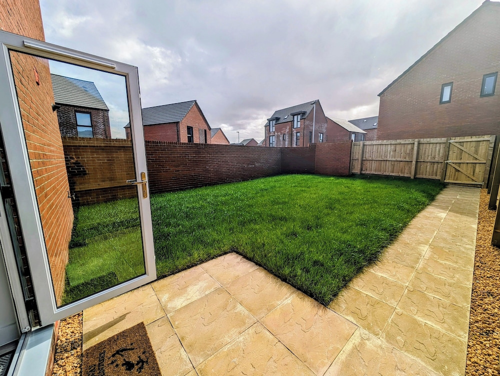 Charming 4-bed House in Newport, photo 8