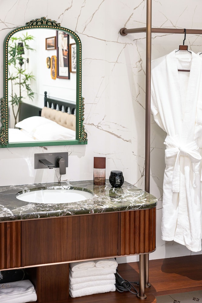 Vishan Garden Trendy Hostel