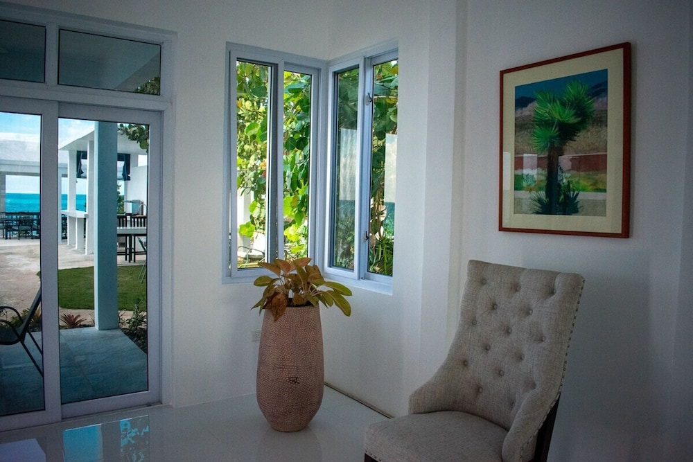 The W Villa 5 B R Oceanfront w Staff