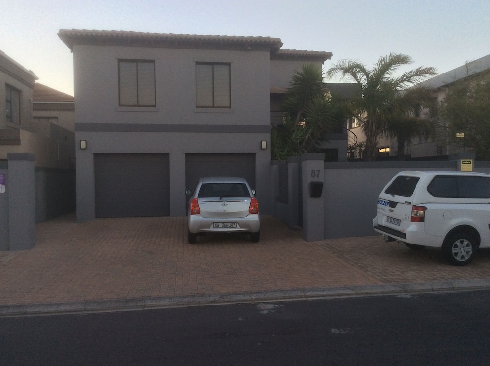Melkbosch Guesthouse