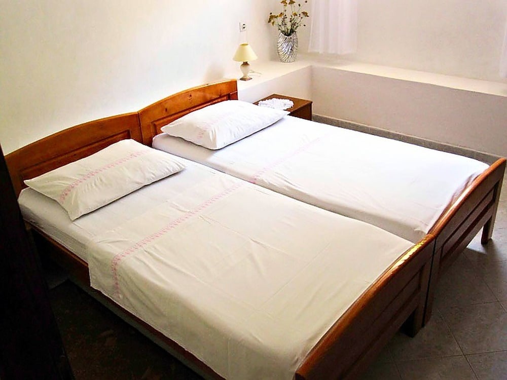 Apartment Serene Step From The Sea, Sleeps 5 view 4