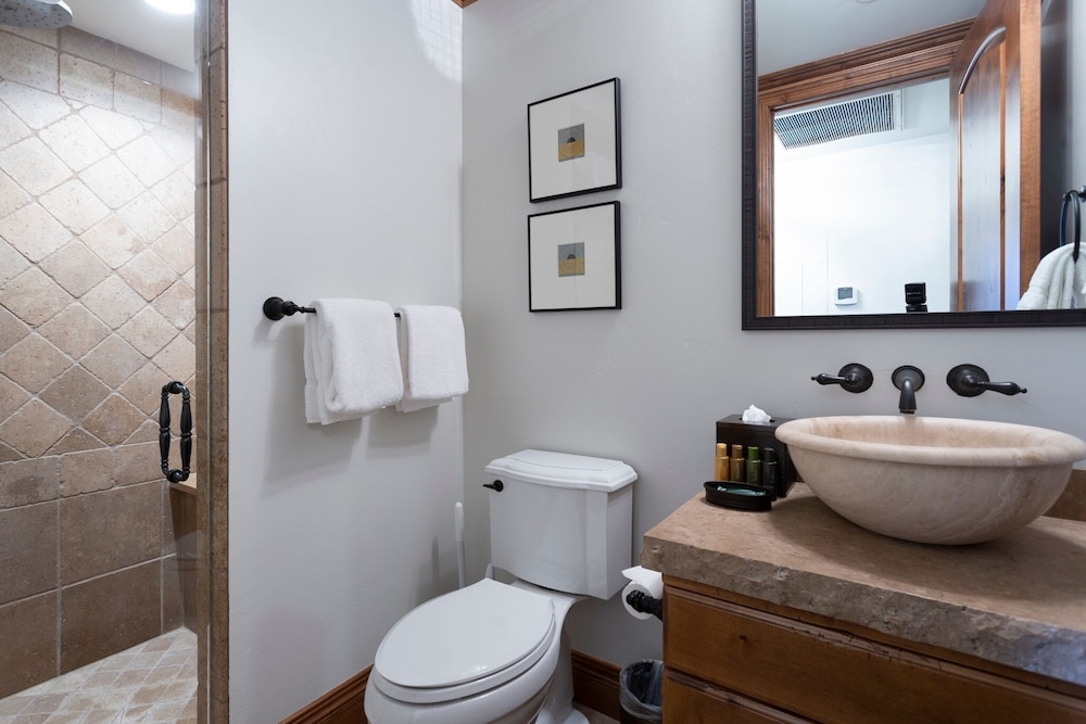 Grand Lodge - 3-Bedroom Deluxe #408 - Ski-in/out 3 Condo