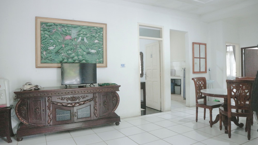 Aries Biru Hotel & Villa