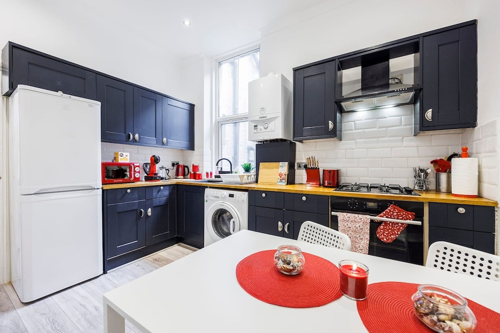 Kensington Charming and Bright Flat