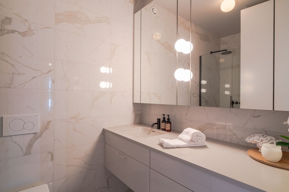 Ocean Breeze Luxury Apartment view 3