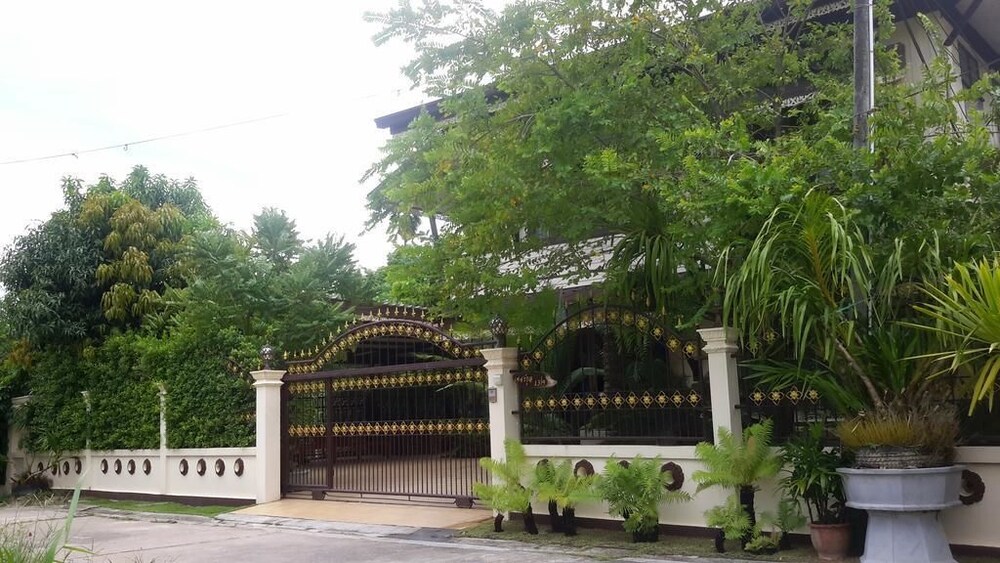 Maliwan Holiday Home