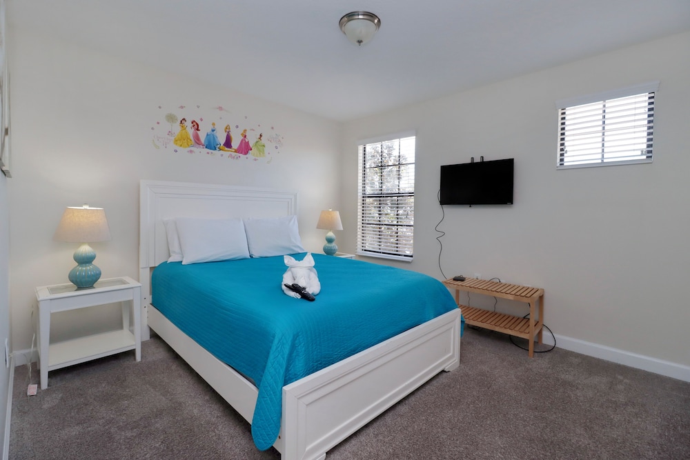 Solterra Family Vacation Home | Private Pool, Spa!