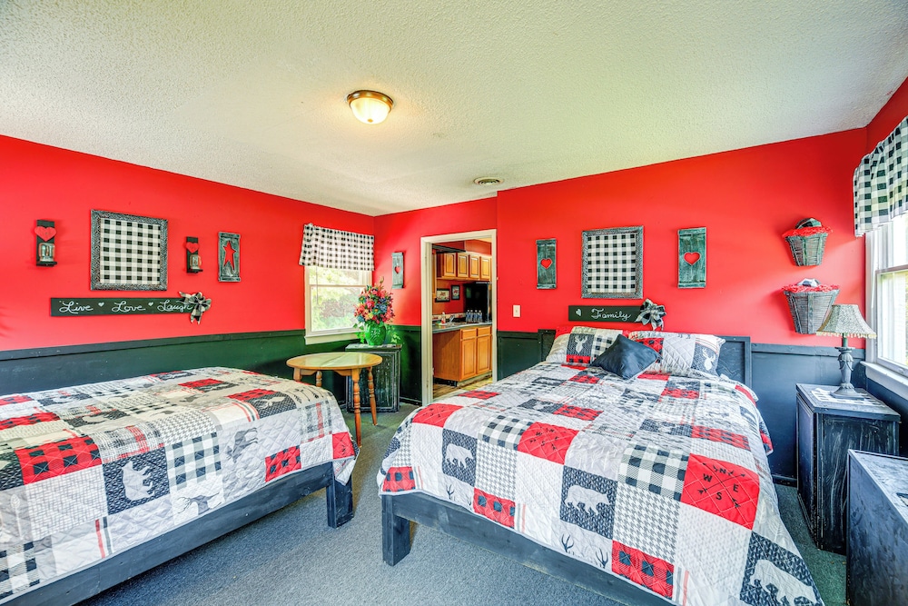 1 Mi to Hatfield-mccoy Trails: Apt in Matewan
