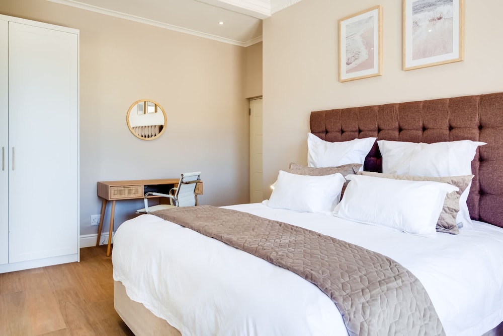 Camps Bay 4bed Villa w Pool Luxe on Central
