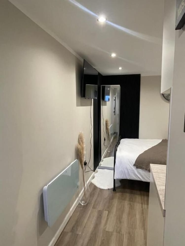 manchester modern signature studio