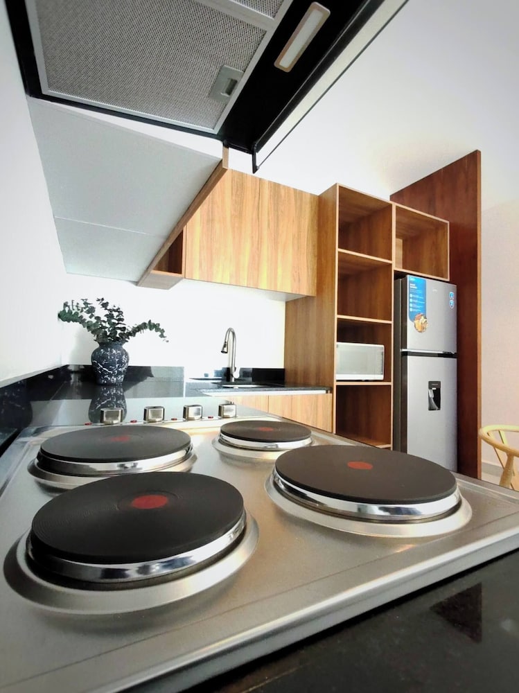 Super Cute Flat on 5th Ave in PdC Steps From Beach