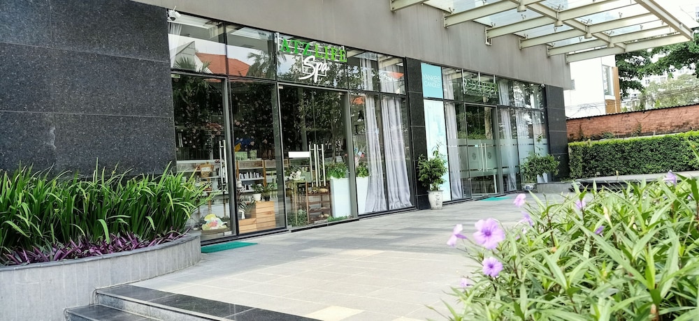 Hotel Studio Apartment near Airport - Image 1