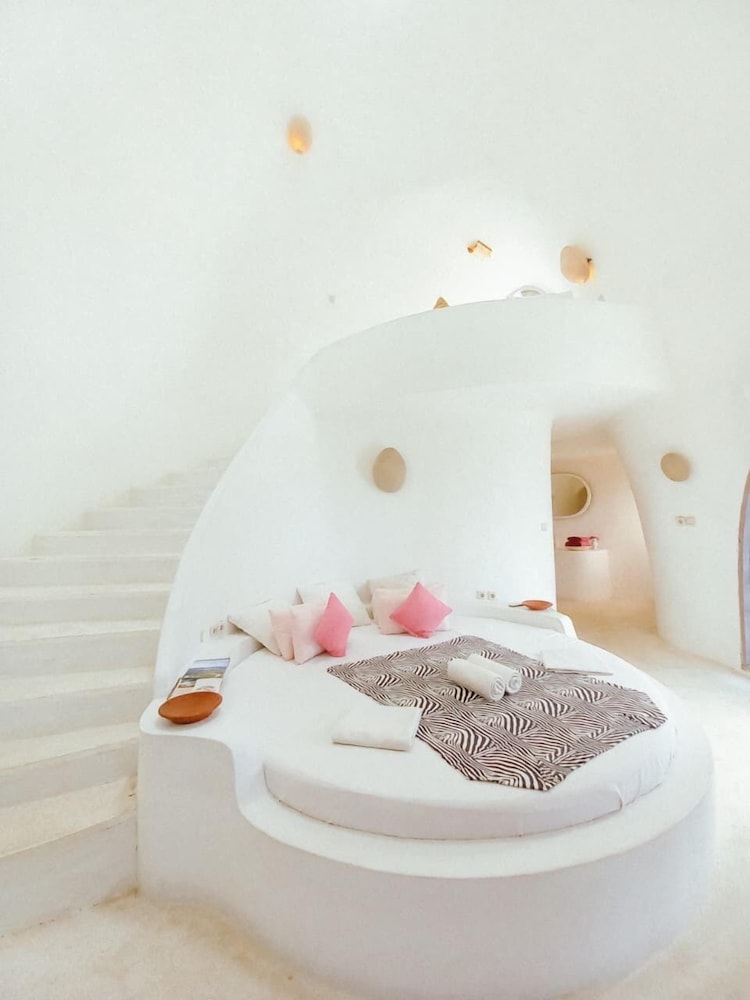 Mentigibay Dome Villa Lombok