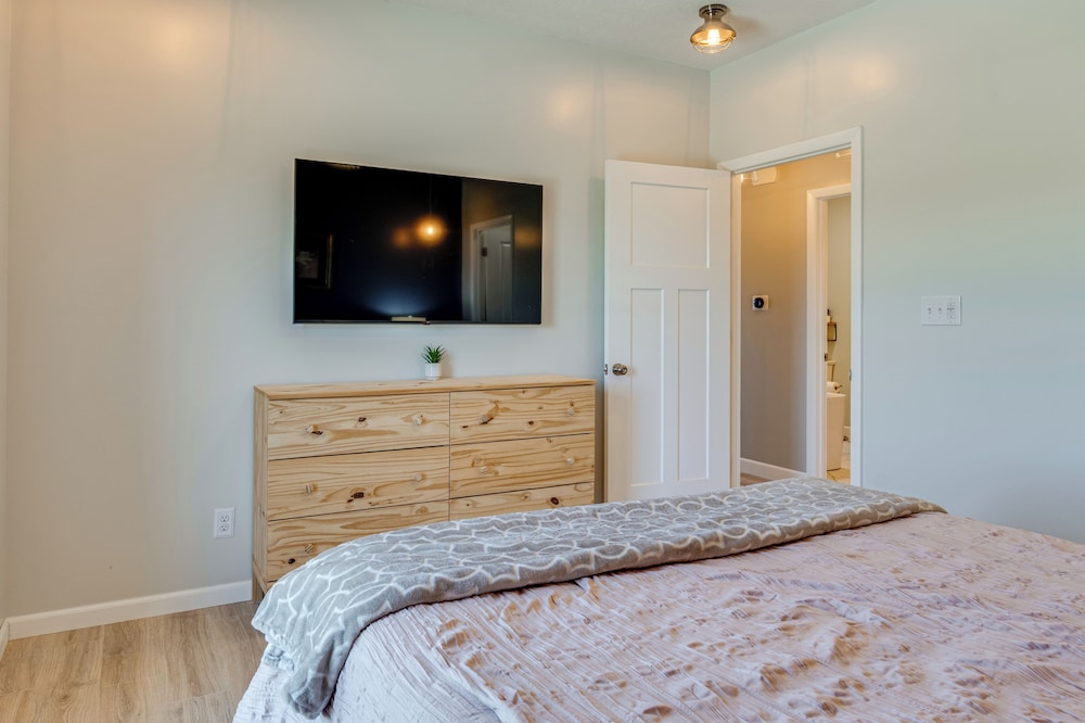 Pet-friendly Countryside Retreat in Whiteland!