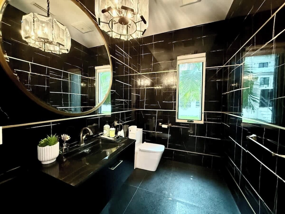 @ Marbella Lane - Enchanted Garden & Pool Hideaway