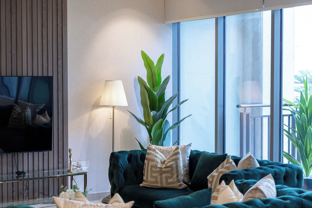 Durrani Homes - The Luxe Retreat 4BR Podium villa with private Jacuzzi and Burj Khalifa View