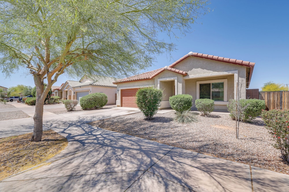 7 Mi to Dtwn: Spacious Stay in Phoenix!