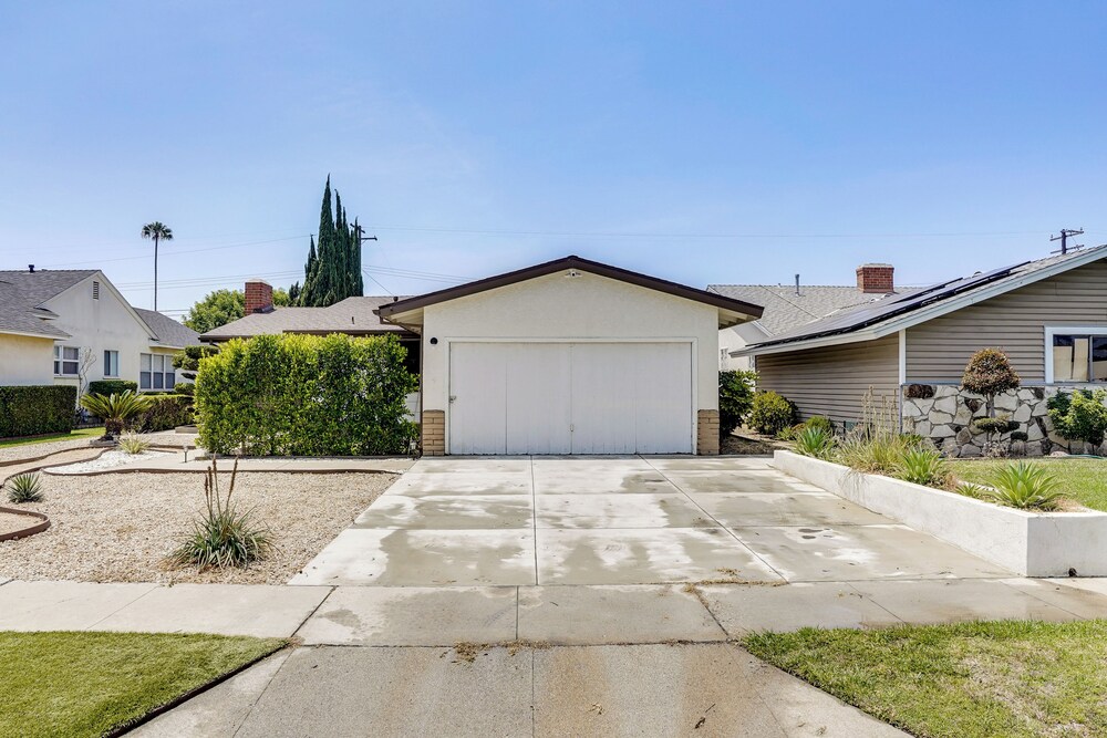 12 Mi to Dtwn LA: Family Home w/ Patio + Yard!
