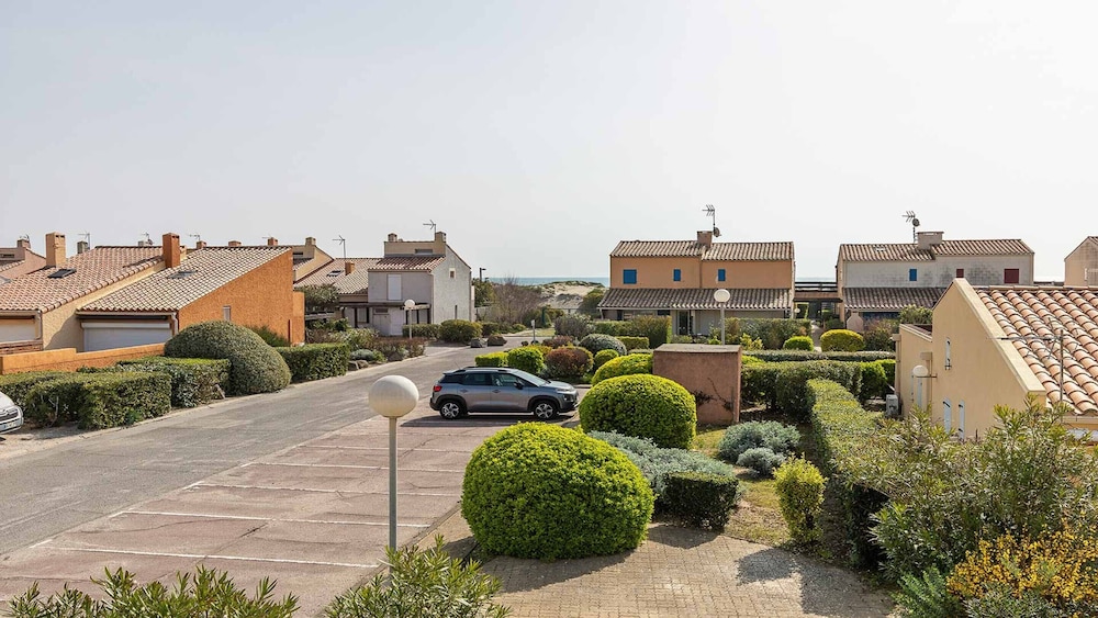 Seaside Family Apartment in Agde