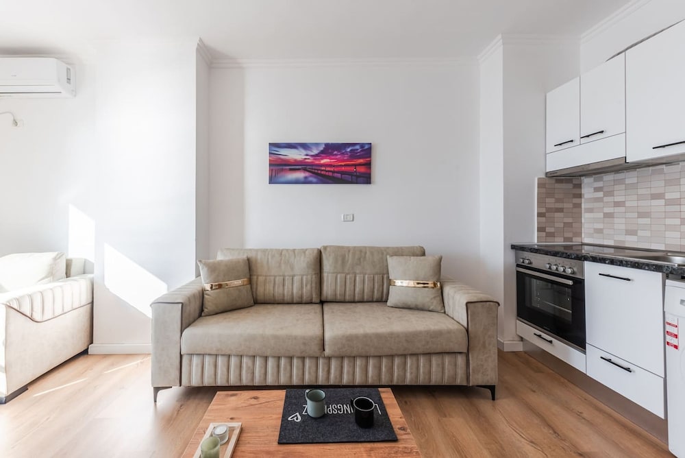 Studio With Amazing Sea View and Beach Access Durr s