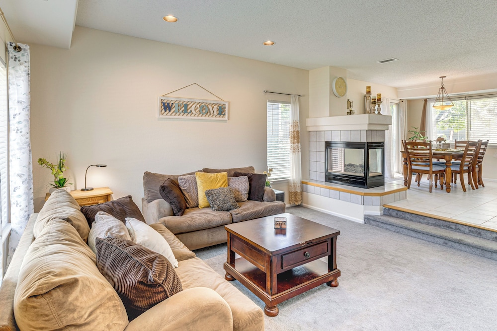 Pet-friendly Retreat w/ Fenced Yard in Denver