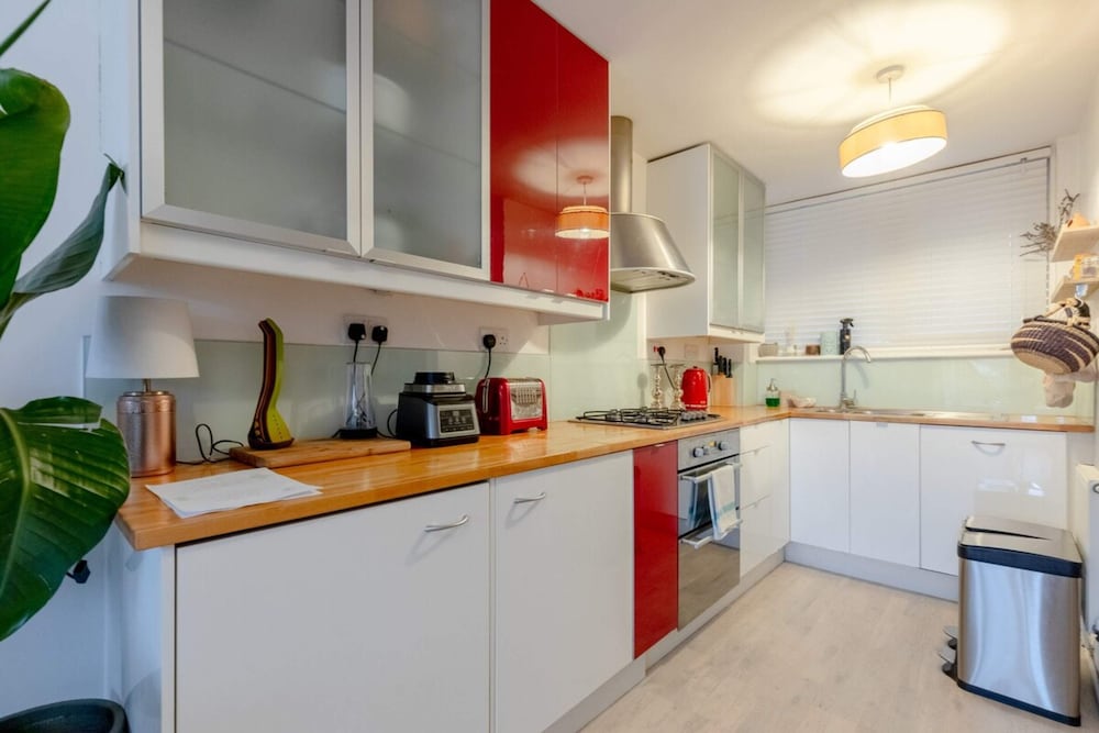 Stunning 1BD Flat w/ Garden Area, Kentish Town!