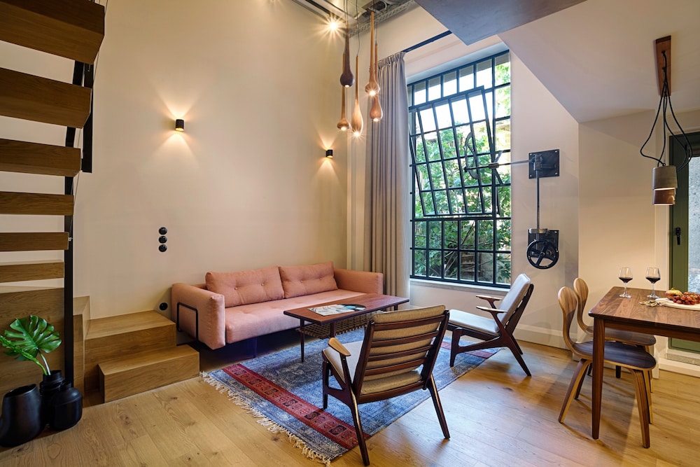 The Foundry Suites