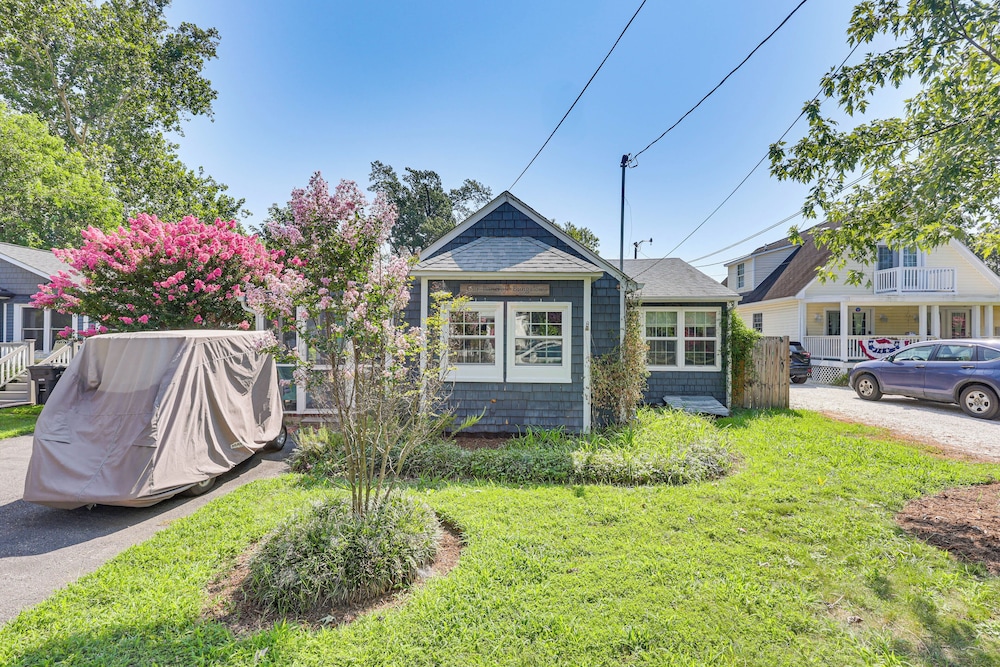 Fish, Swim & Boat: Colonial Beach Bungalow