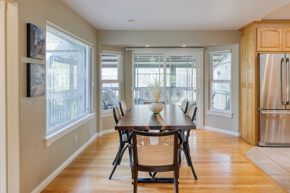 Pool + Hot Tub + Firepit + Game Room Minutes From Sebastopol & Russian River Baker Lane Retreat