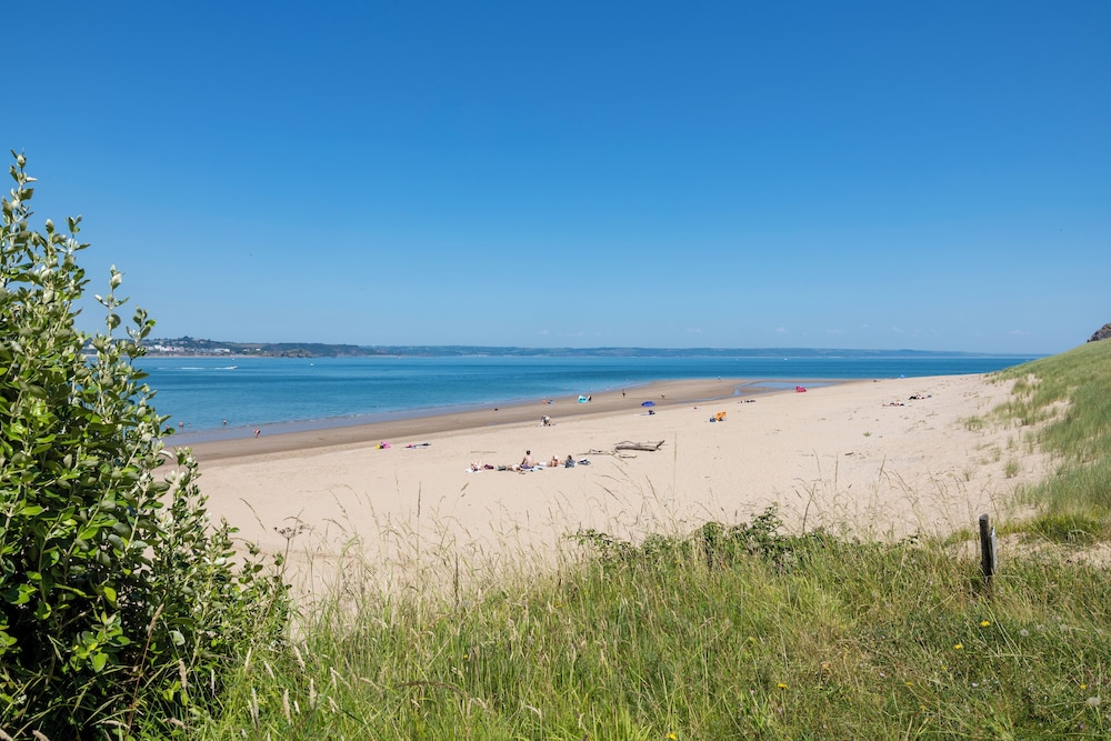 5 Paragon Court - Sea Front Apartment