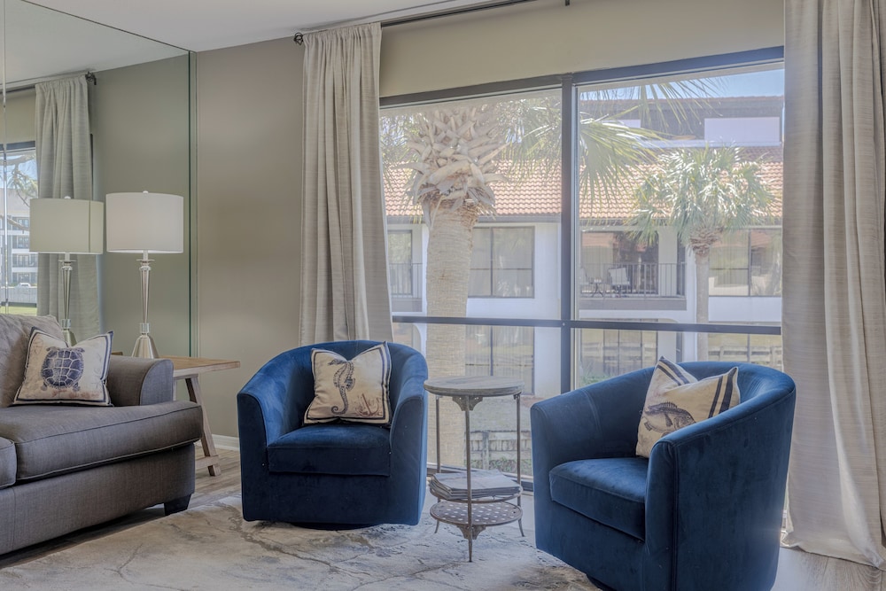 2BR Condo in Edgewater Resort With Golf, Tennis, Pools & Free Tram Service!