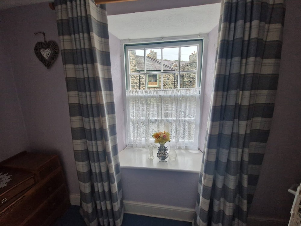 Charming Dolgellau Townhouse With Garden, Perfect for Families