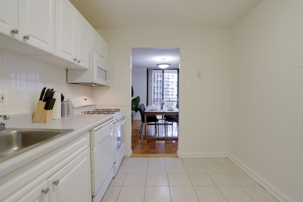 Convenient Apt Near Airport
