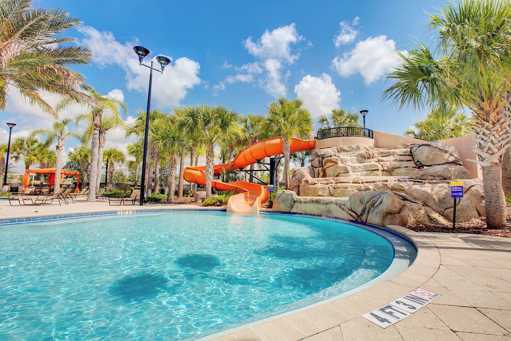 Spacious Home w/ Private Pool/spa! Sleeps 21