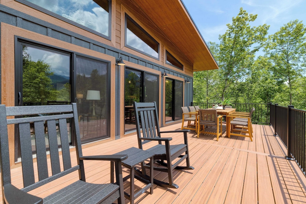 Luxe Cabin w/ Hot Tub, Views & Game Room Sleeps 10 Do Good Holler by Avantstay