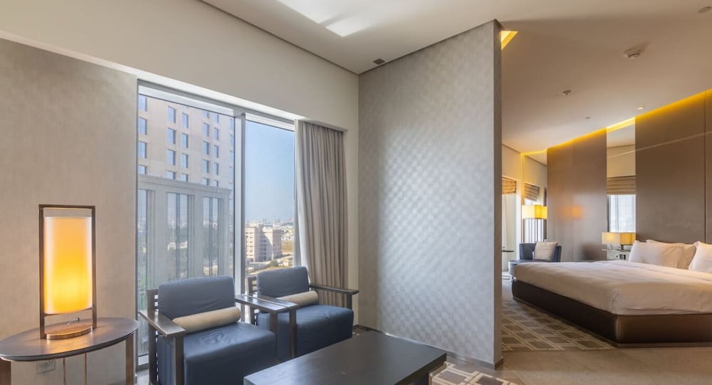 Modern 1BR Near Dubai Frame With City Views