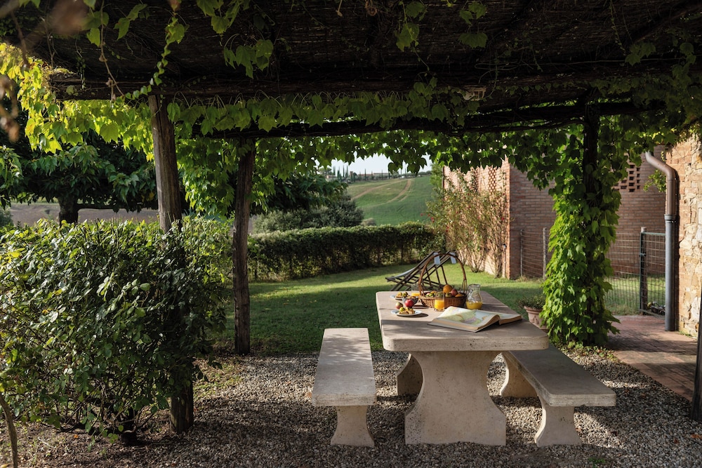 Country Villa In Tuscan Hills