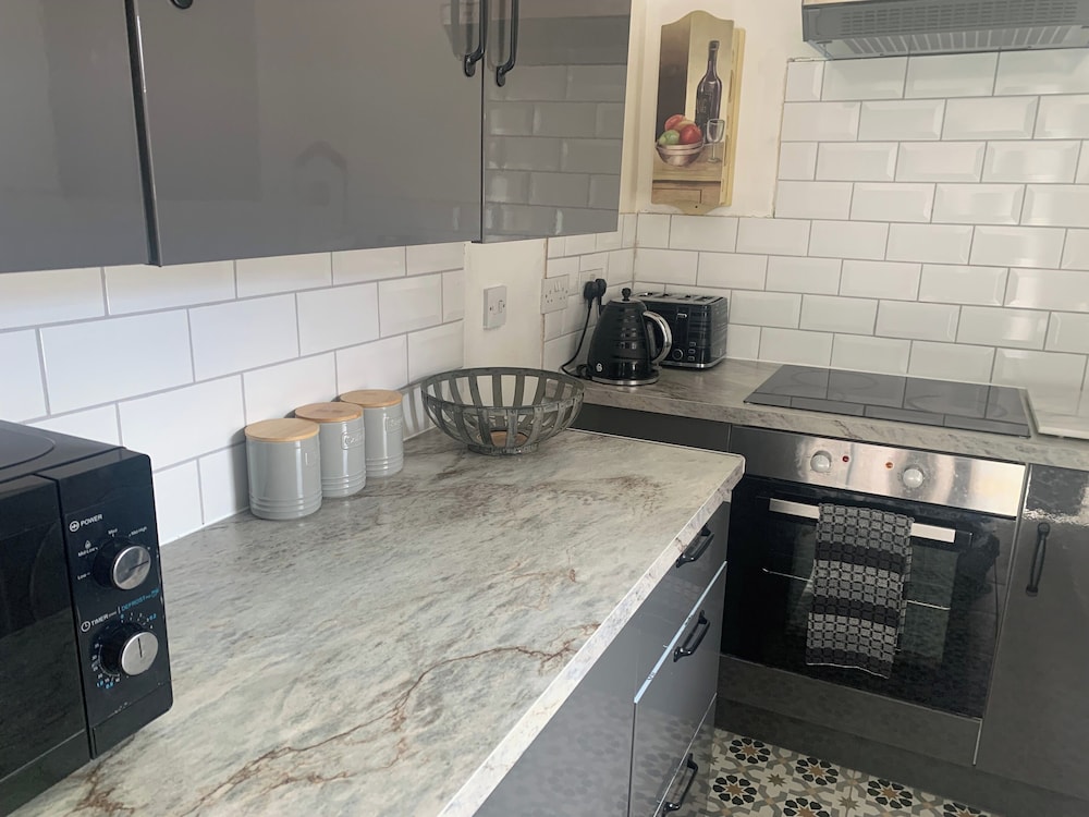 Sleeps 7 Home Blackpool W/free Parking, Bbq, Wifi