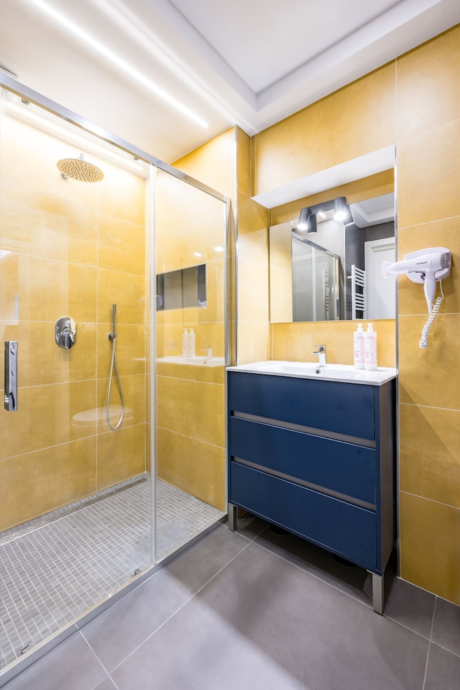 Pop House in the Heart of Sanit by Wonderful Italy