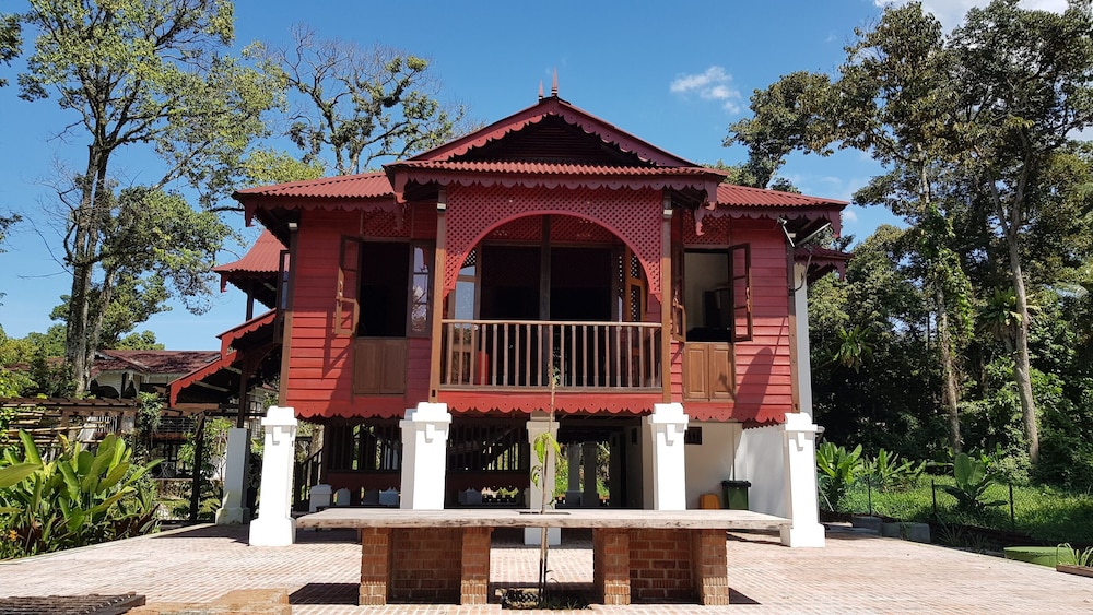 Bagas Zakariah Orchard Lodge