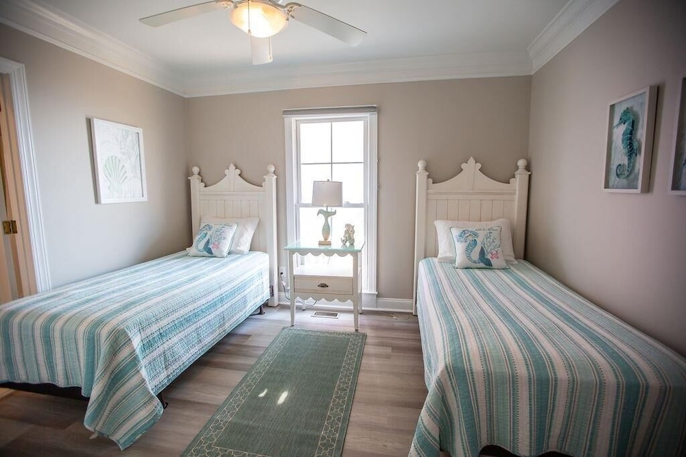 Paw-paw's Place 6 Bedroom Home by RedAwning