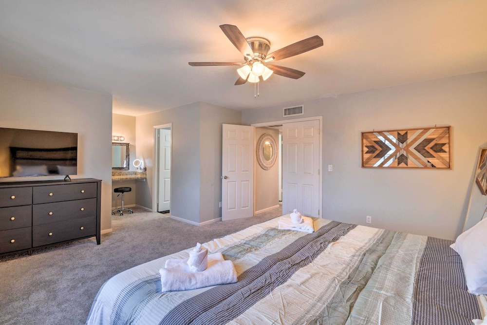 Scottsdale Gem: Pool Access, Walk to Old Town
