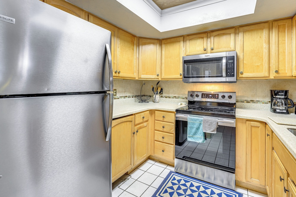 Community Pool: St Augustine Condo Near Beaches