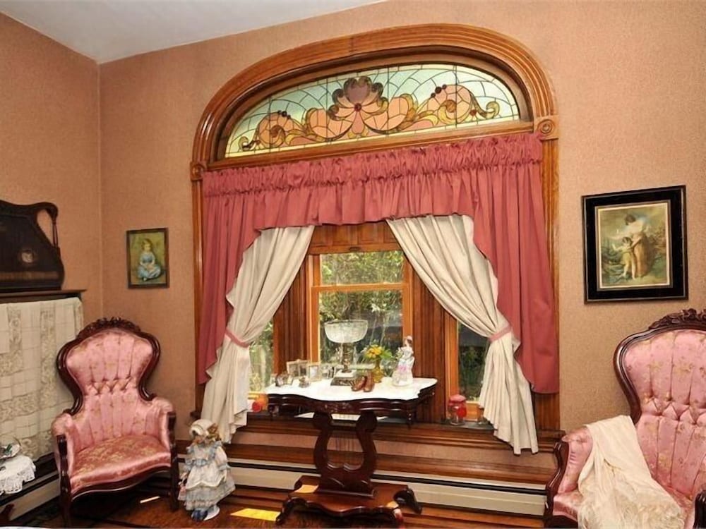 Victorian Loft B & B