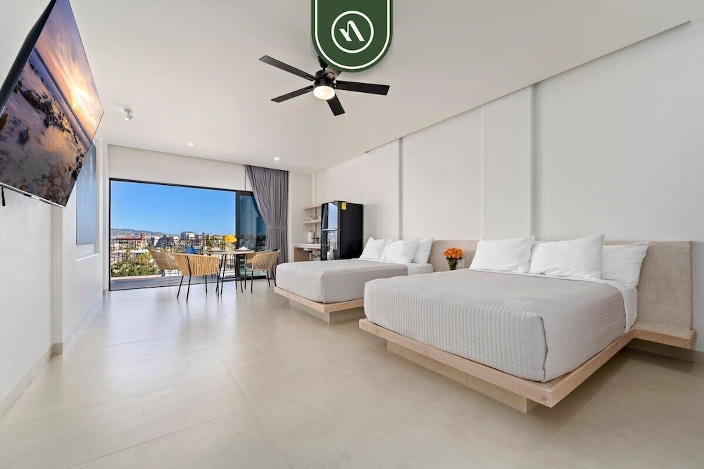 Cozy 2BR Lock-off - Terrace Overlooking the Marina