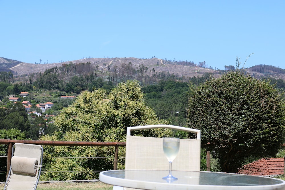 Beautiful 2/3-bed Villa in Freixieiro de Soutelo view 4